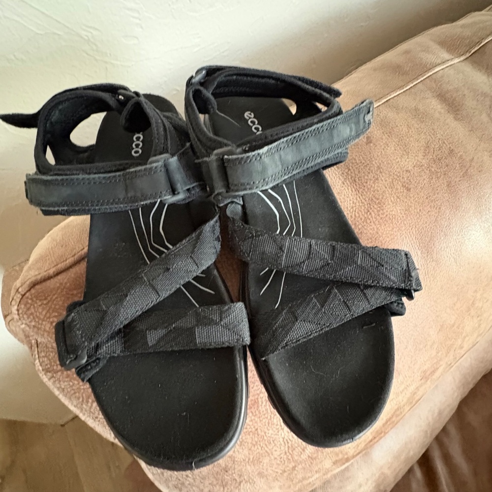 ECCO Nubuck Outdoor Sandal - SZ 41 (SZ 10 - 10.5) - Picture 5 of 16